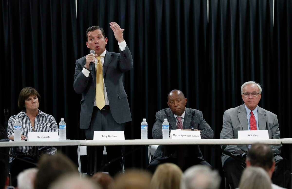 Turner faces persistent criticism at first mayoral candidate forum