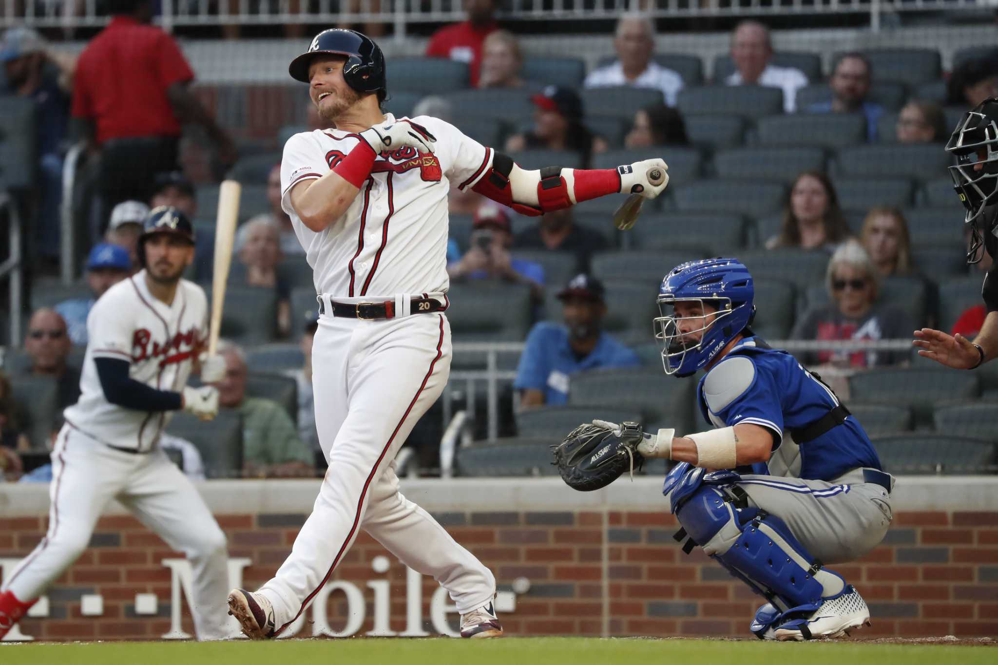 WATCH: Thames with the 3-run, walk-off homer, as Brewers beat