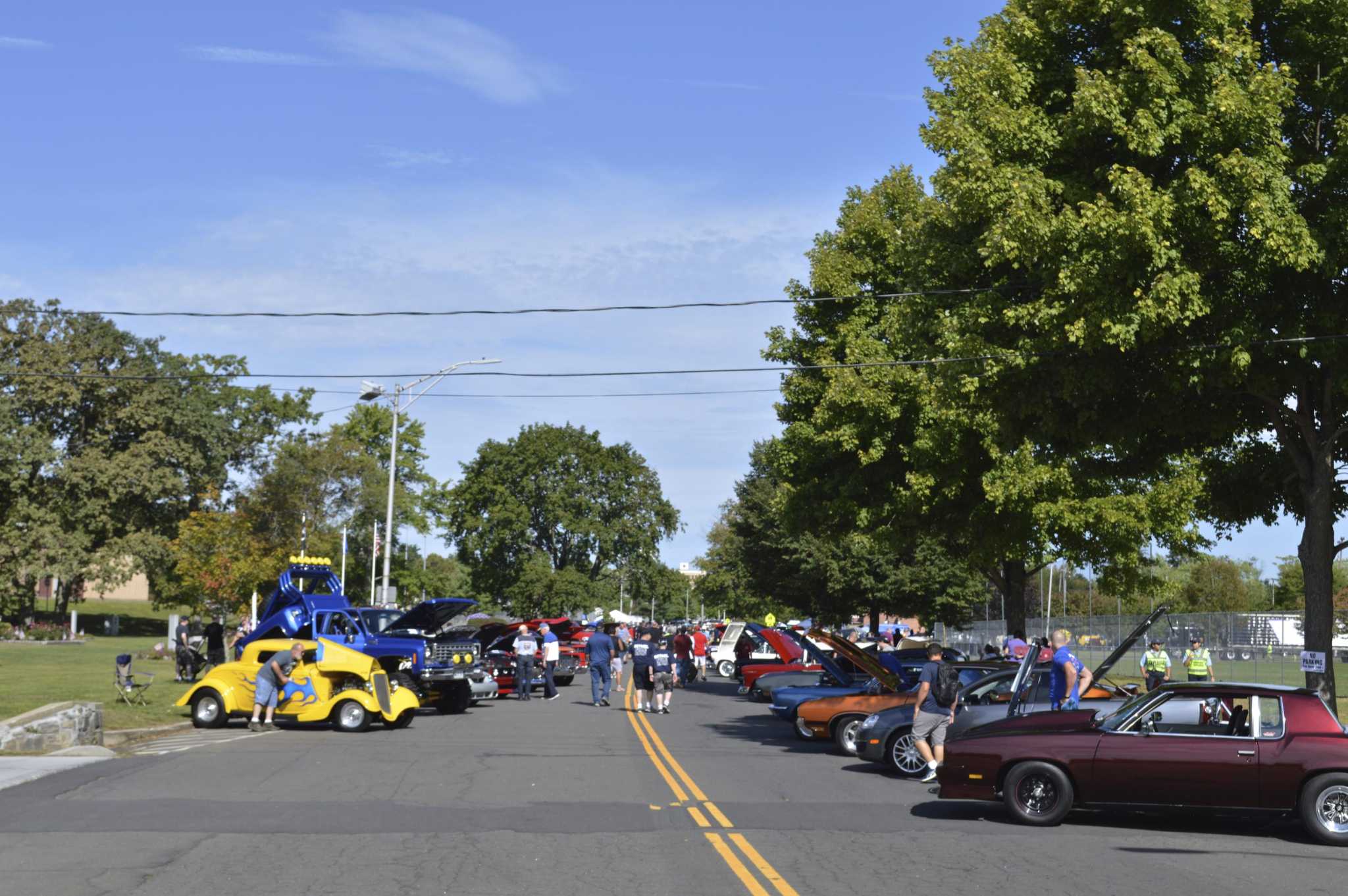 War Memorial’s inaugural car show draws thousands to Danbury
