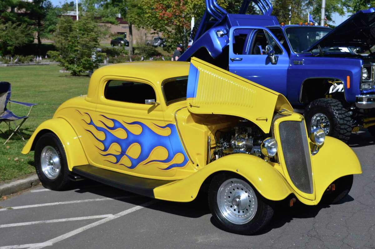 War Memorial’s inaugural car show draws thousands to Danbury