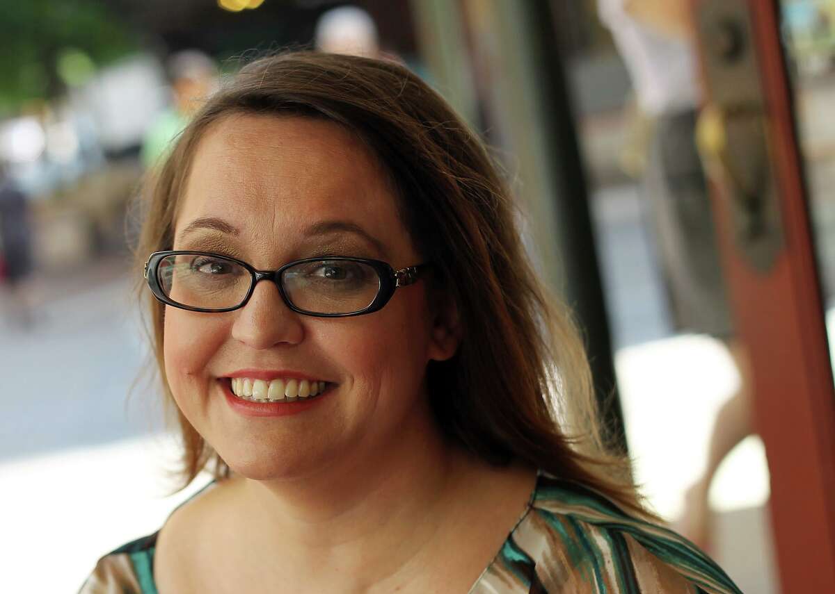 Jenny Lawson, ‘The Bloggess,’ is opening a bookstore and bar in the San