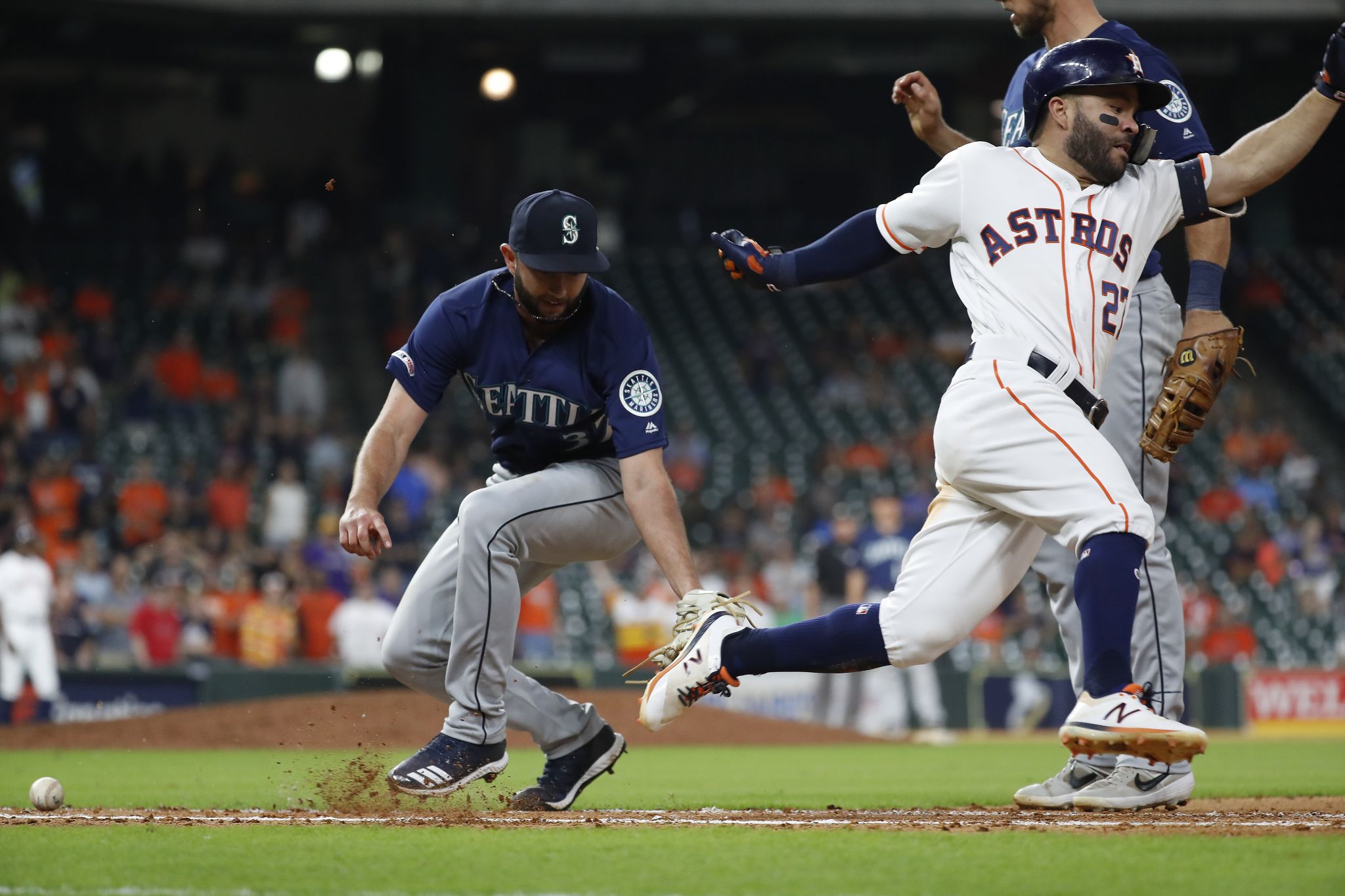 Michael Brantley, Astros rally for walkoff win over Mariners in 13