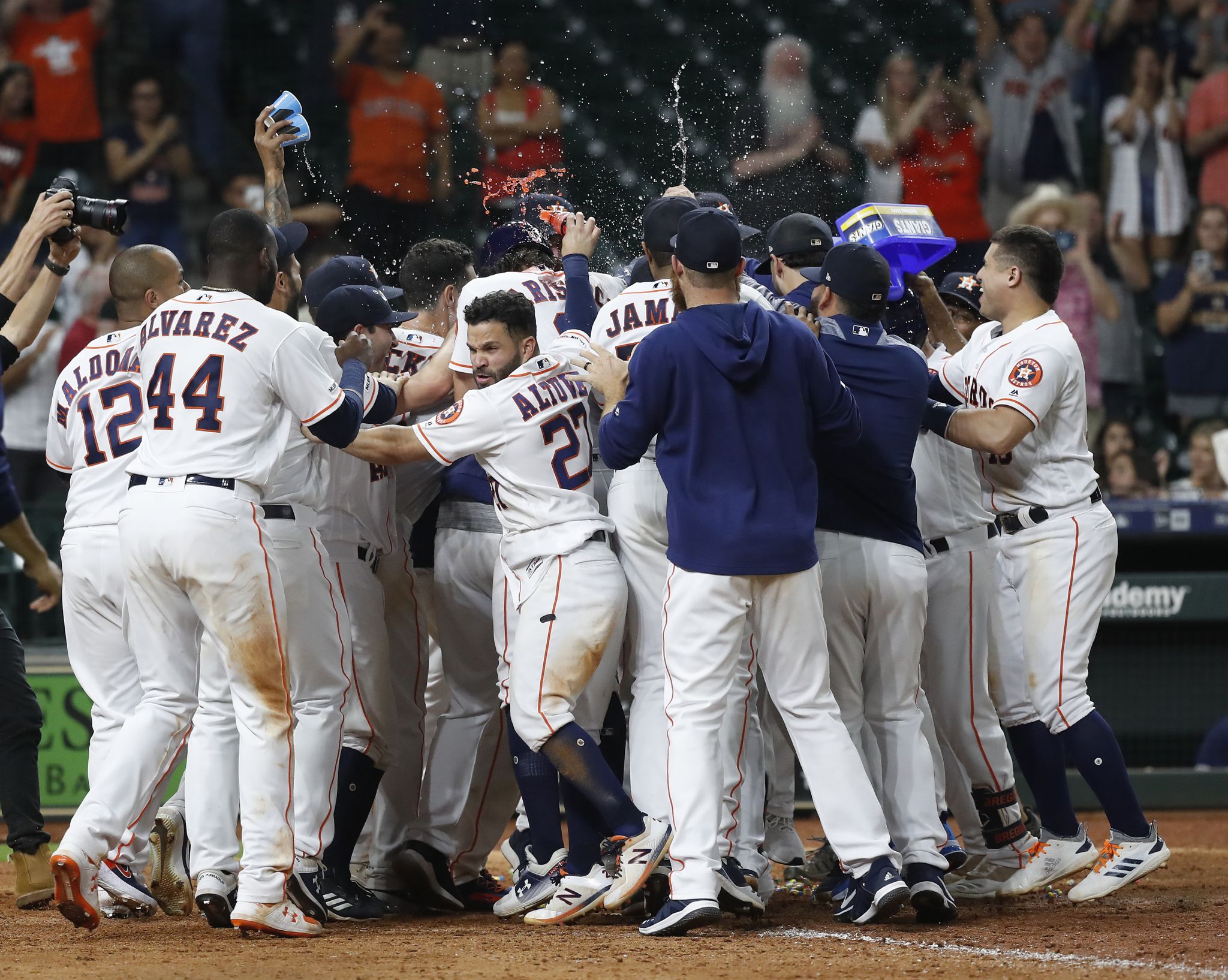 Michael Brantley, Astros rally for walkoff win over Mariners in 13