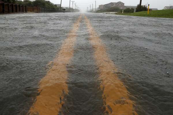 Flooding strands hundreds on North Carolina barrier islands - SFChronicle.com