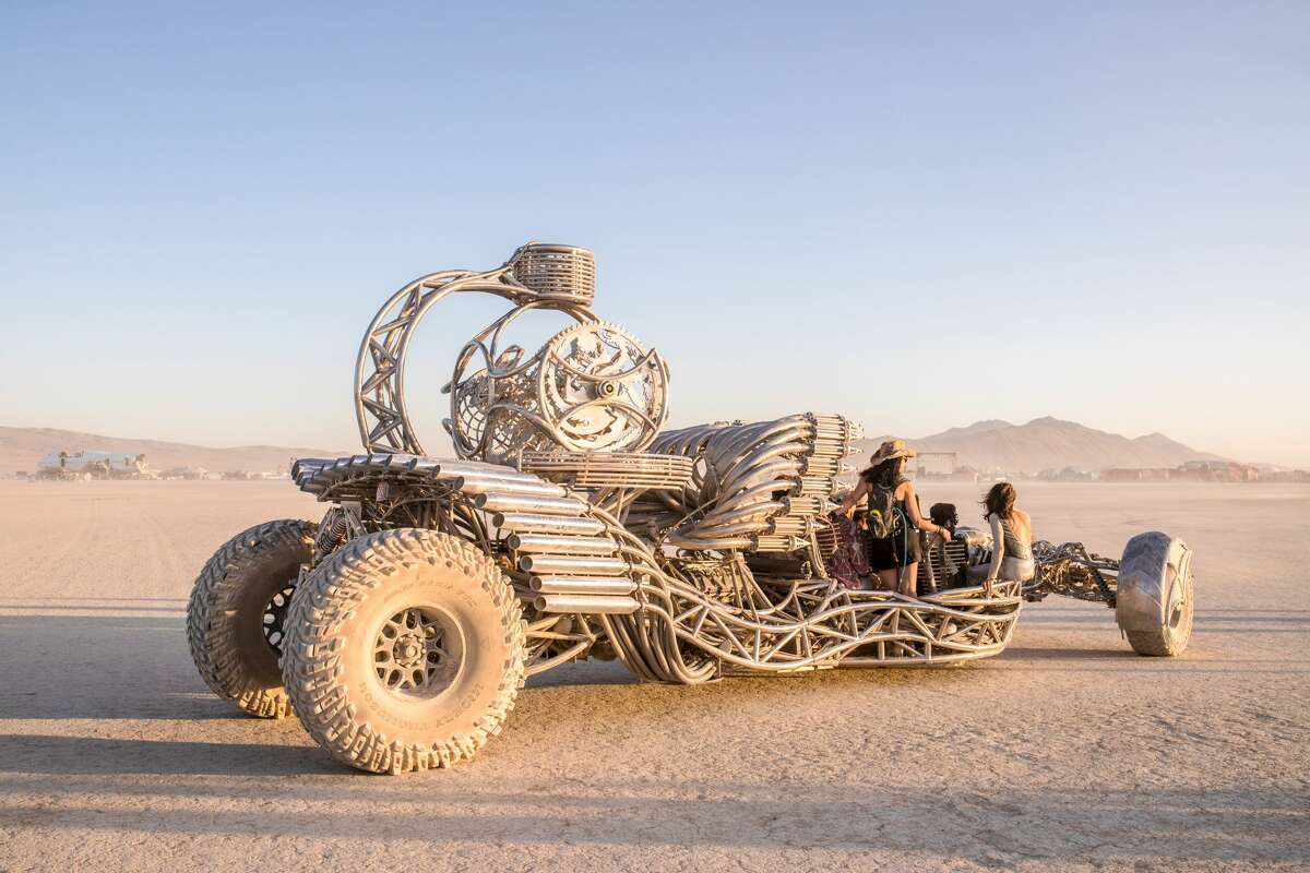 Photographer shares incredible Burning Man 2019 shots 'It's hard to