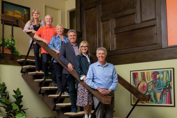 A Very Brady Renovation Is A Groovy Kind Of Makeover Show