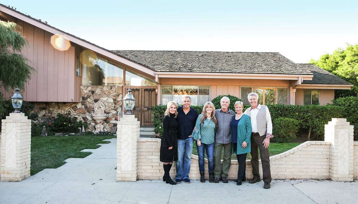 Brady Bunch cast, from left, Maureen McCormack/Marsha Brady, Christopher Knight/Peter Brady, Susan Olsen/Cindy Brady, Mike Lookinland/Bobby Brady, Eve Plumb/Jan Brady and Barry Williams/Greg Brady stand in front of the original Brady home in Studio City, Calif., which has been renovated for HGTV’s new series, “A Very Brady Renovation.’ premiering Monday.