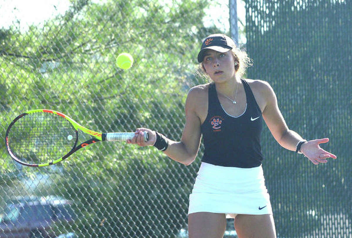 Edwardsville’s Hayley Earnhart returns a shot on Friday during her No. 6 singles match against Maine South in the opening round of the Heather Bradshaw Memorial Invitational.