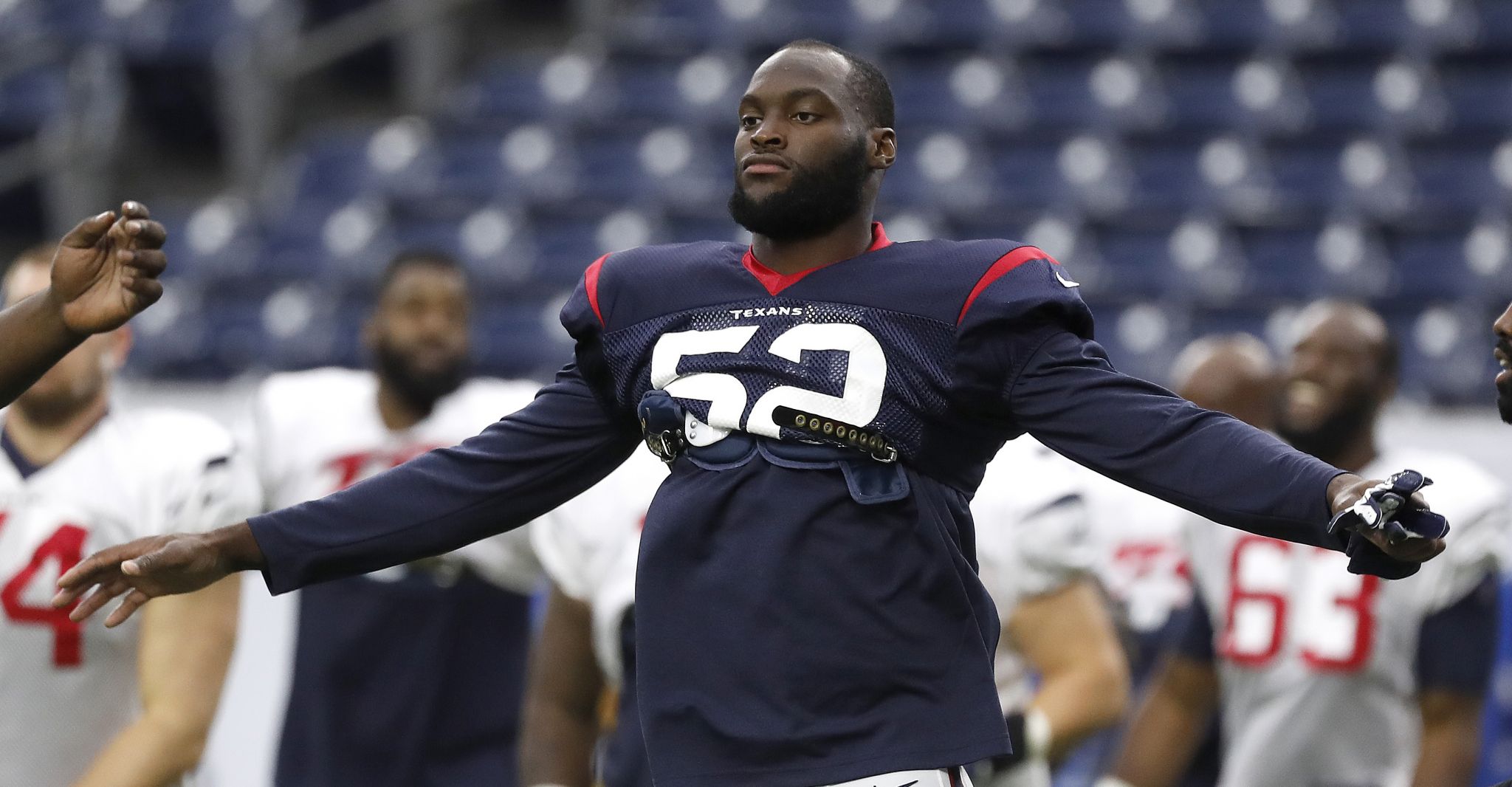 Barkevious Mingo, linebacker, traded from Browns to Patriots