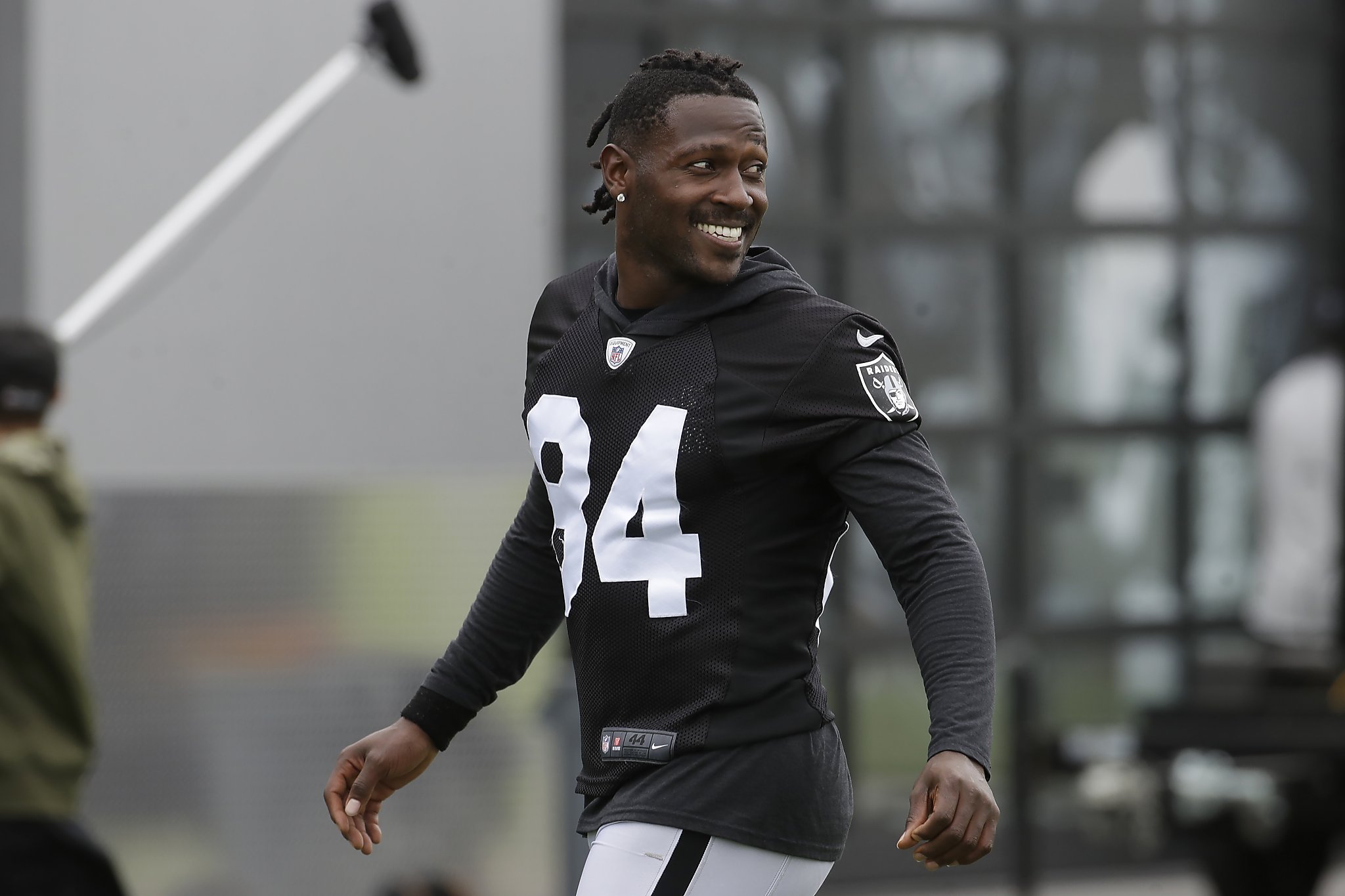 Report: Antonio Brown sought help securing release from Raiders