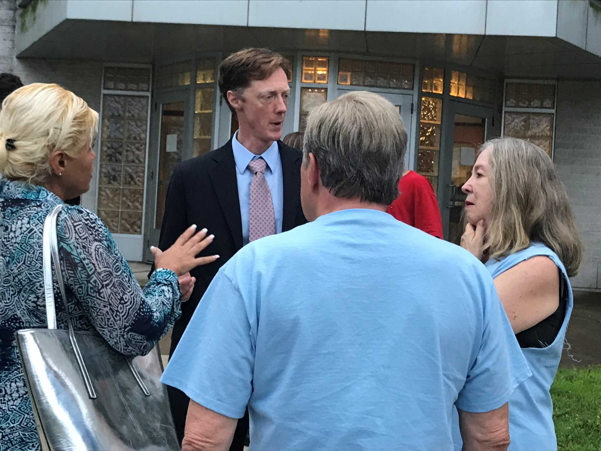 New Haven primary Elicker seeks to unseat Harp