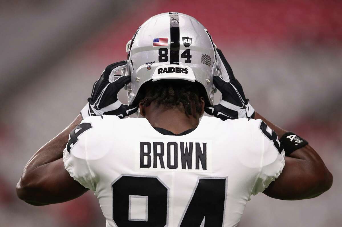 Antonio Brown signs with Patriots after getting cut by Raiders