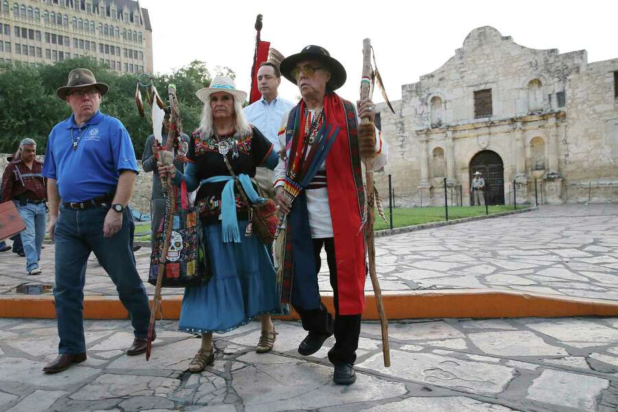 San Antonio Native American group hosts sunrise ceremony at the Alamo