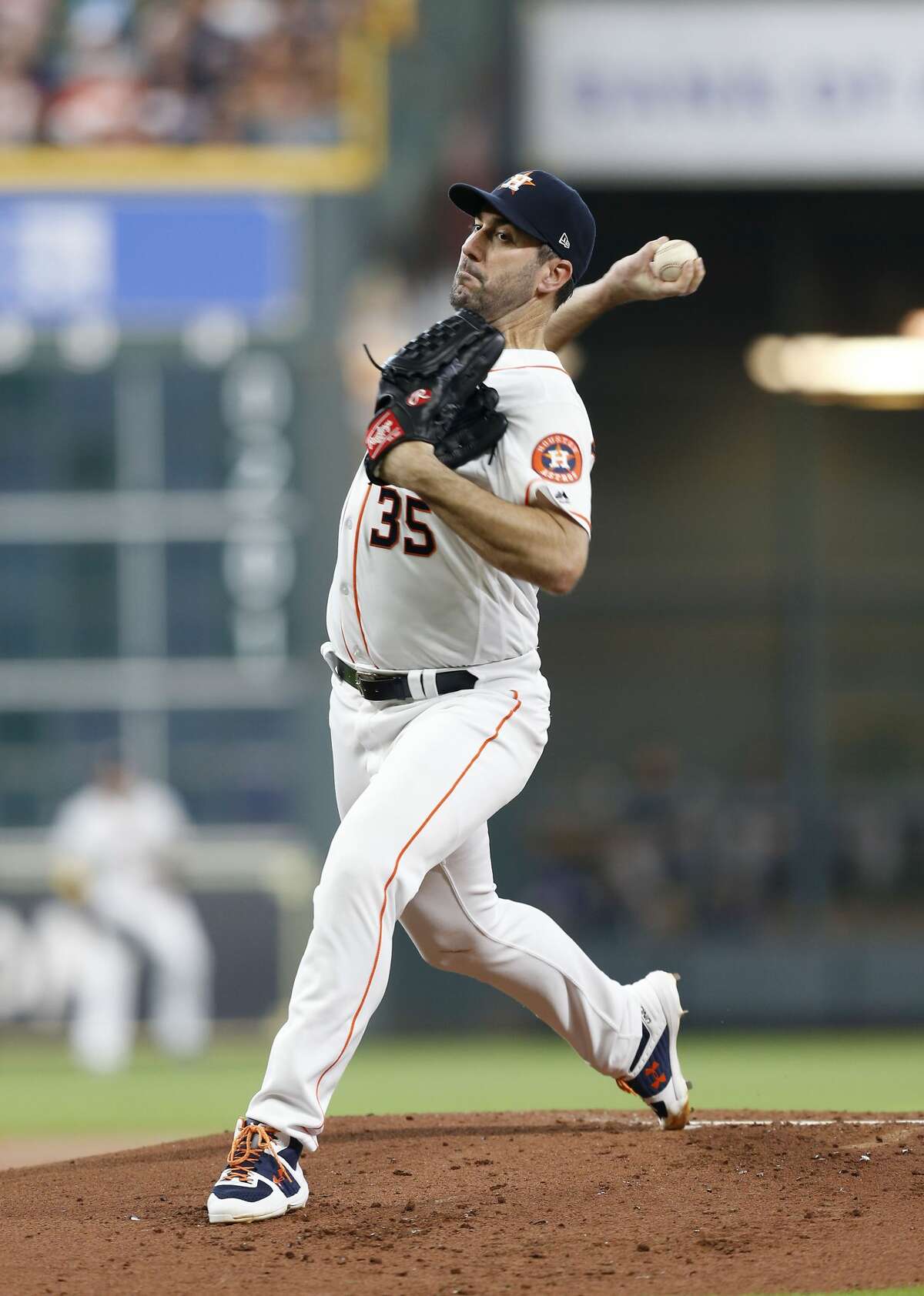 Justin Verlander Steers Astros Past Mariners