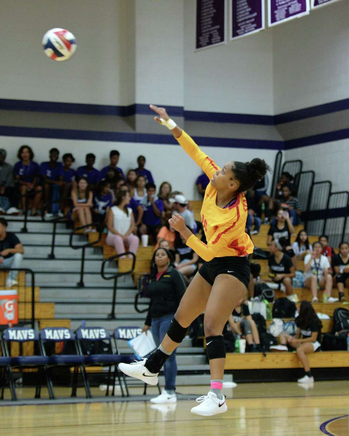 Morton Ranch, Stafford volleyball match brings together coaching sisters