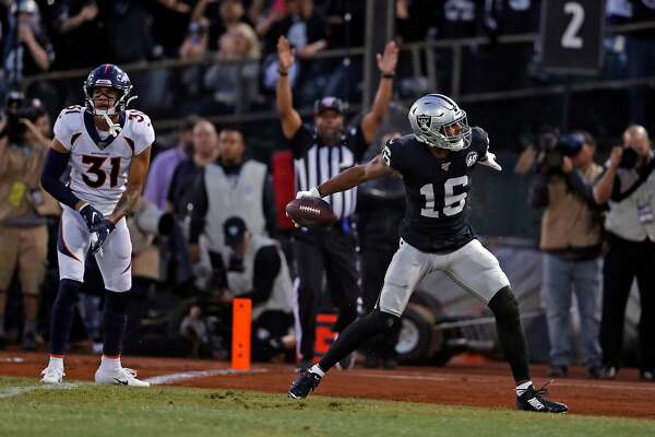 Raiders Derek Carr Pass Test Against Broncos With Flying