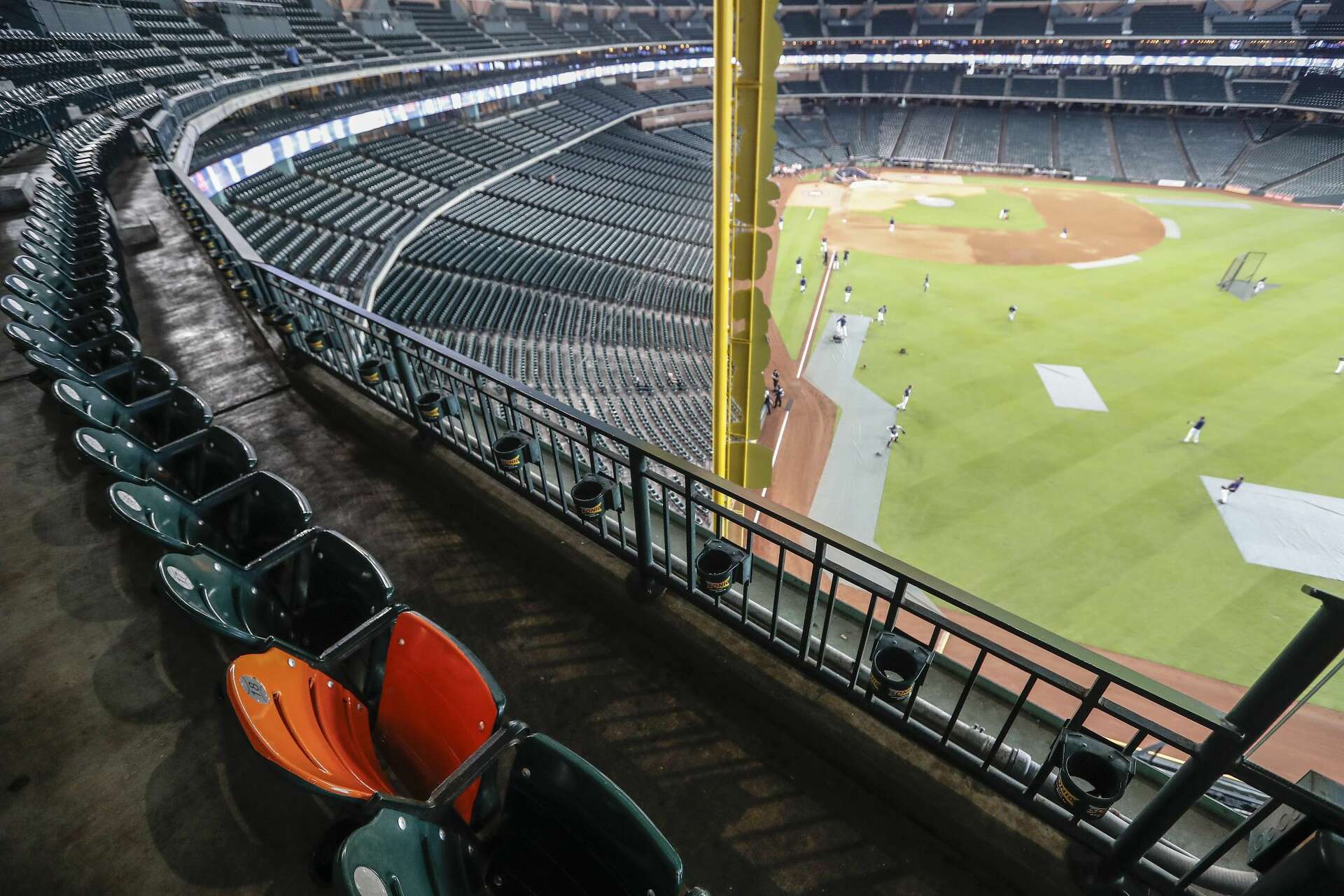 Astros commemorate Yordan Álvarez's mammoth blast with orange seat