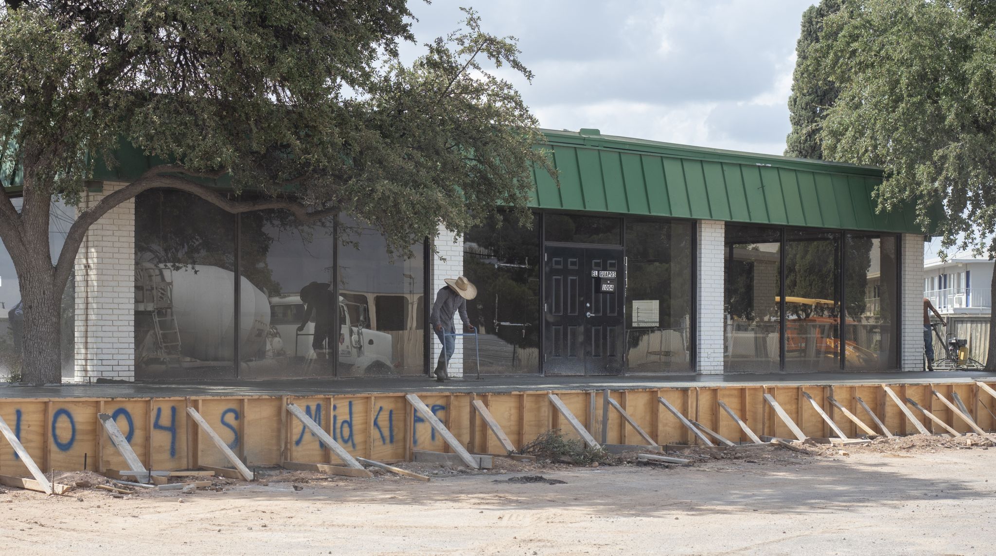 'Sports cantina' to open in former car dealership property