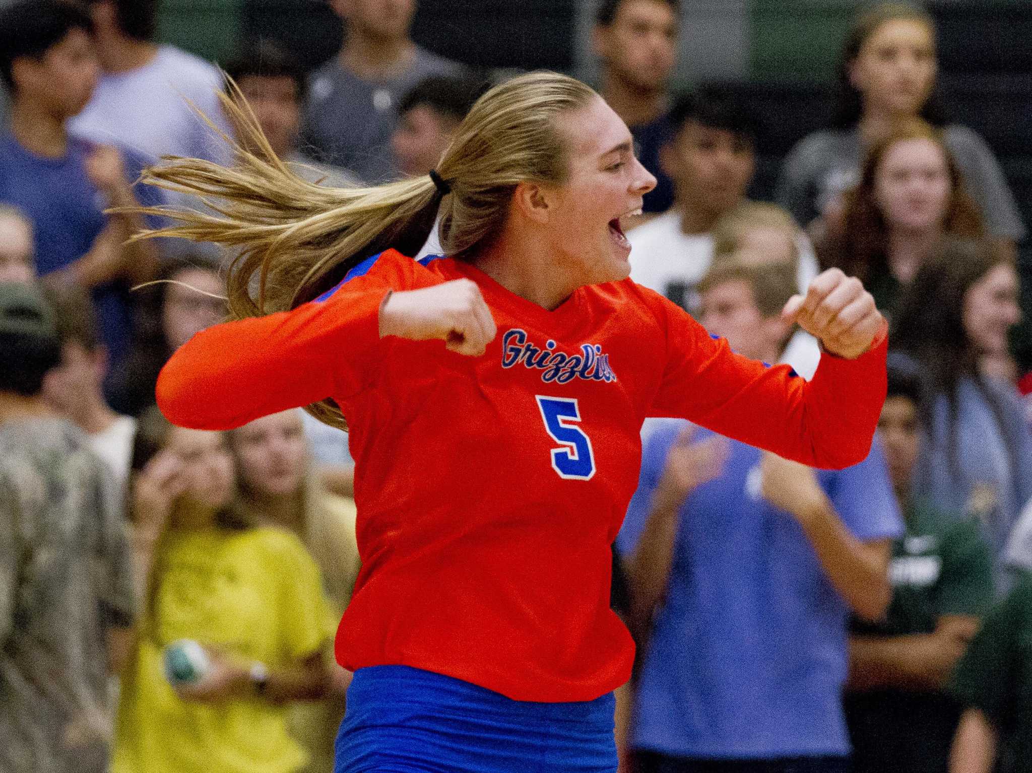 Volleyball Grand Oaks tops Kingwood Park to remain in first place