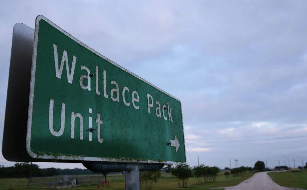 The Texas prison system is set to begin moving heat-sensitive inmates to other facilities starting at 4 a.m. Wednesday from the Wallace Pack Unit, August 9, in Navasota. ( Yi-Chin Lee / Houston Chronicle)