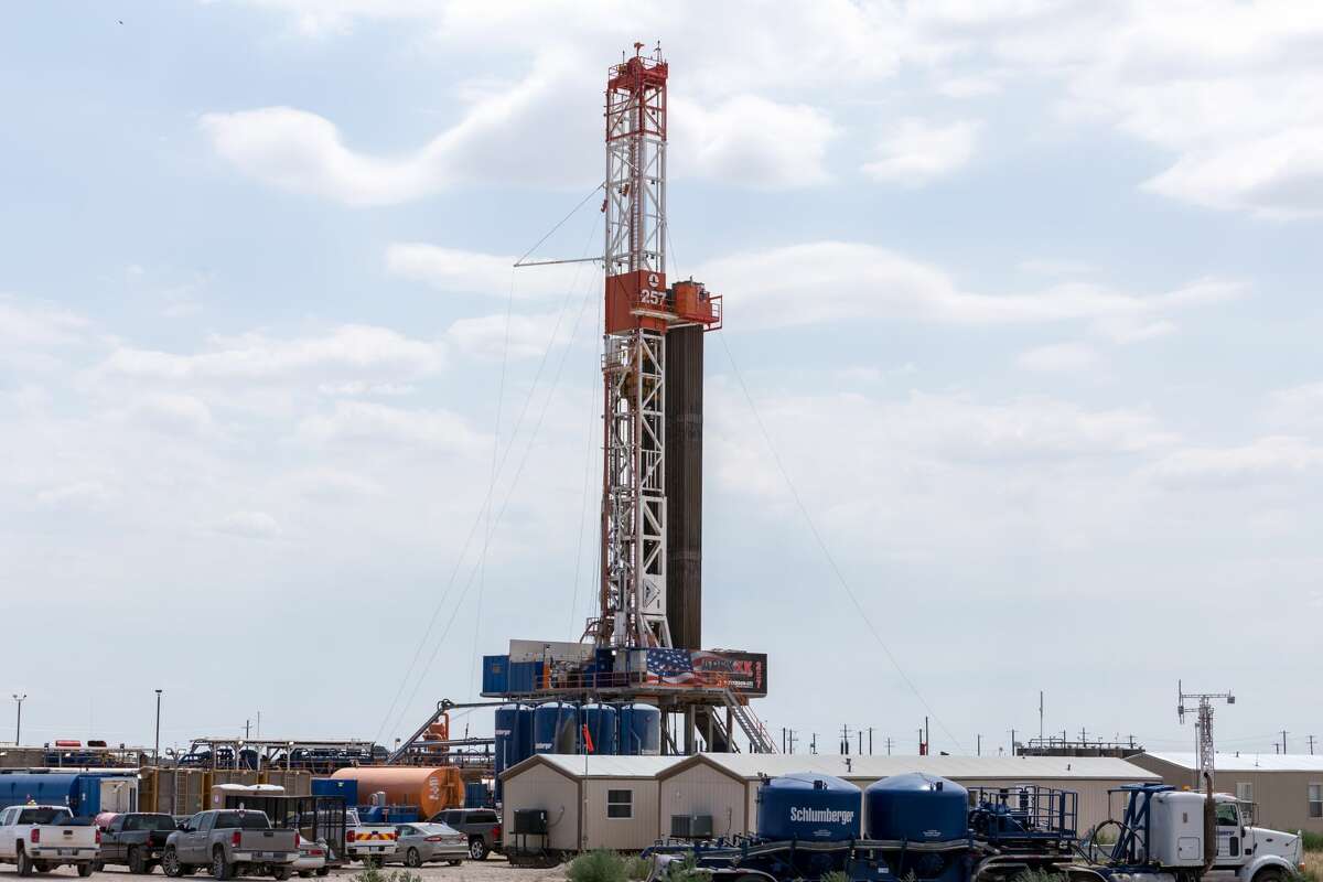 An oil drilling rig stands in Carlsbad, New Mexico, U.S., on Aug. 6. 2019. 