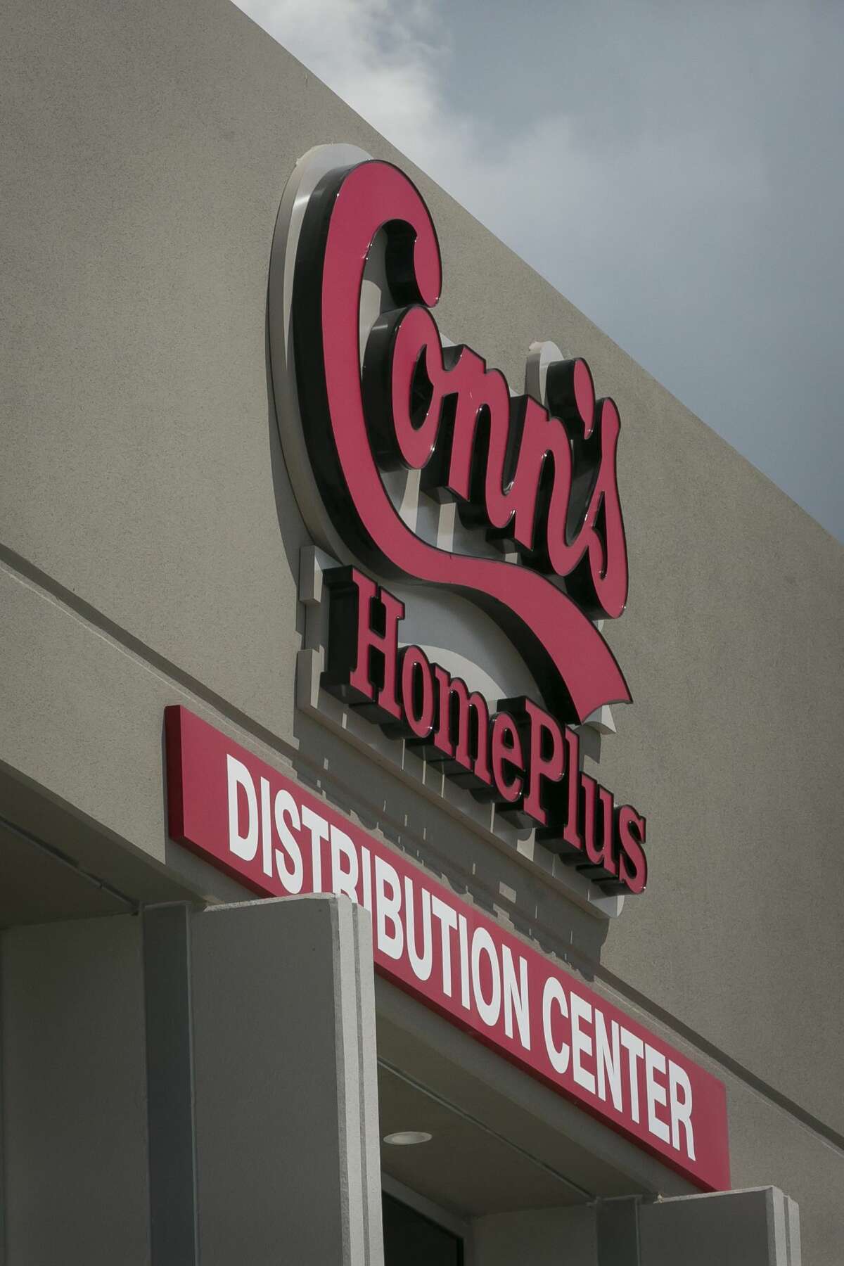 Conn’s opens massive distribution center in north Houston