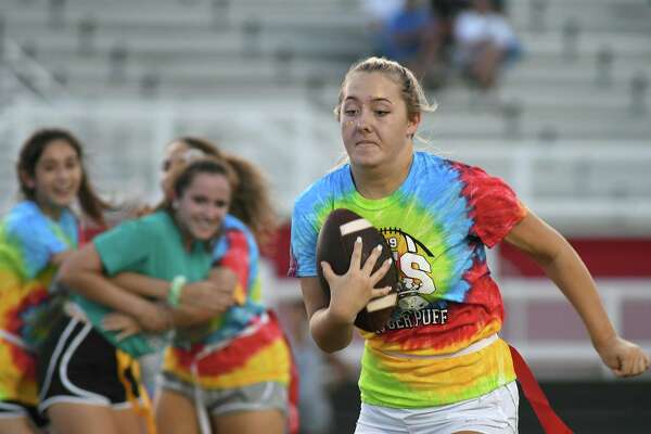 how to play powder puff