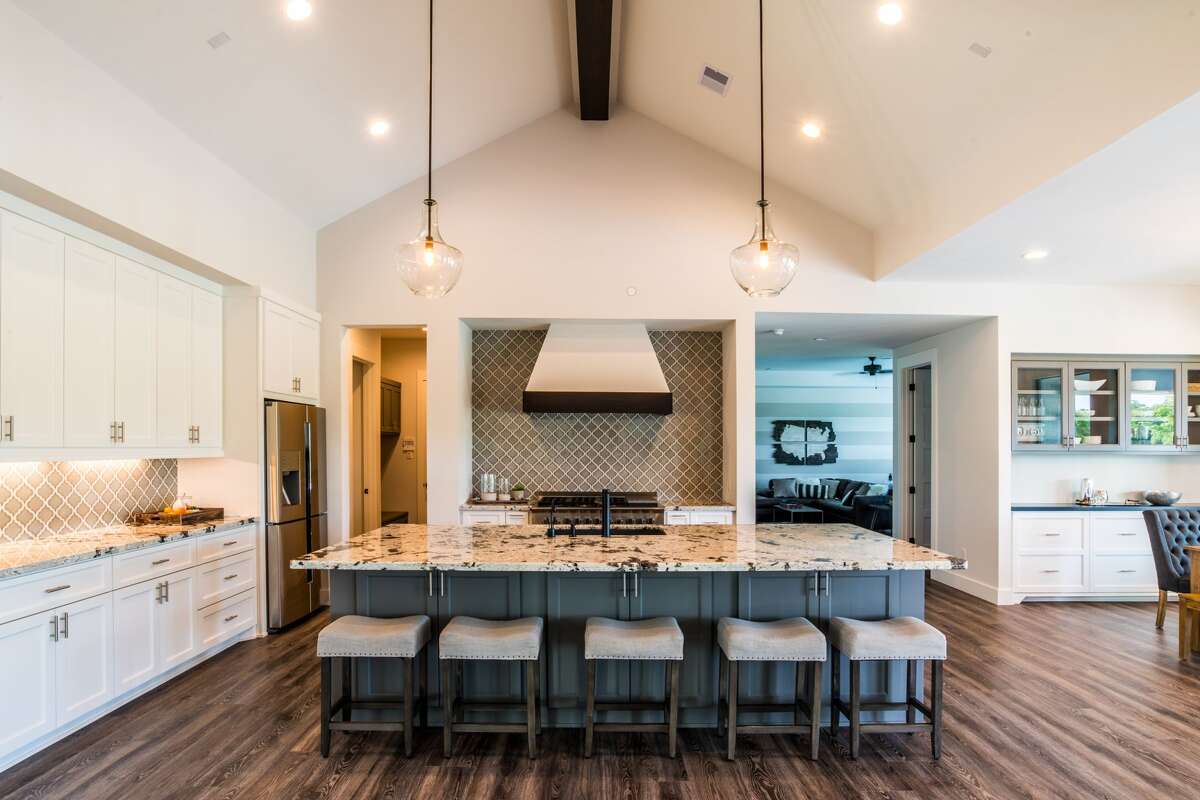 Towne Lake adds two custom home builders