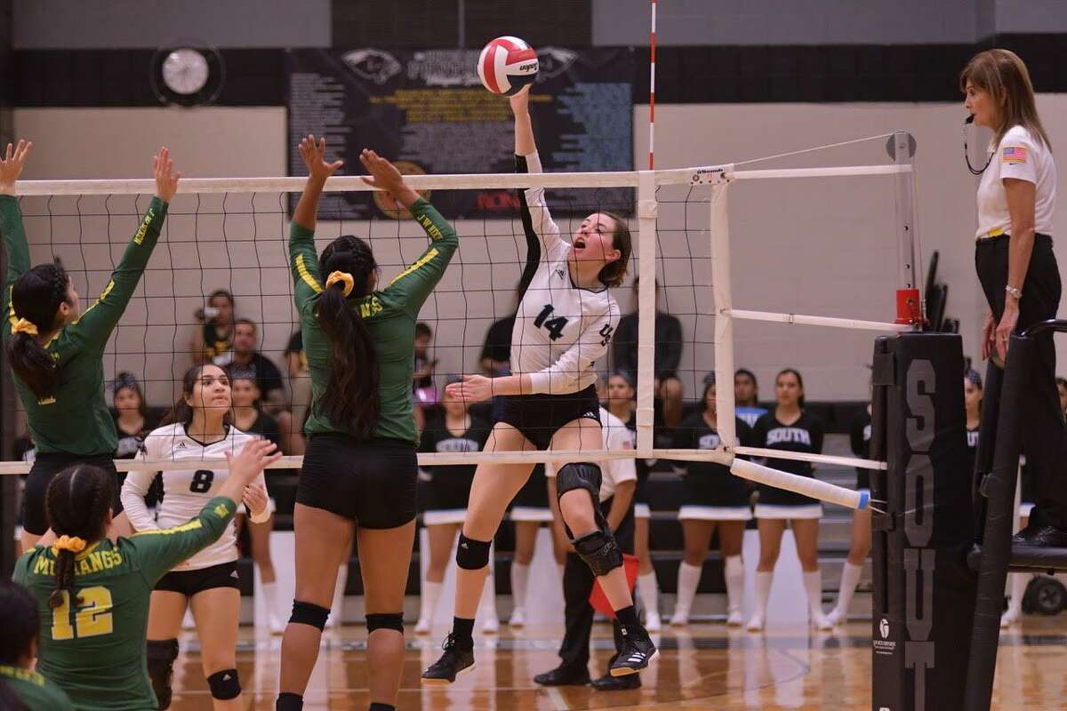 Ari Guerra had 14 kills Friday as United South opened district play with a 3-1 (21-25, 25-14, 25-15, 25-15).