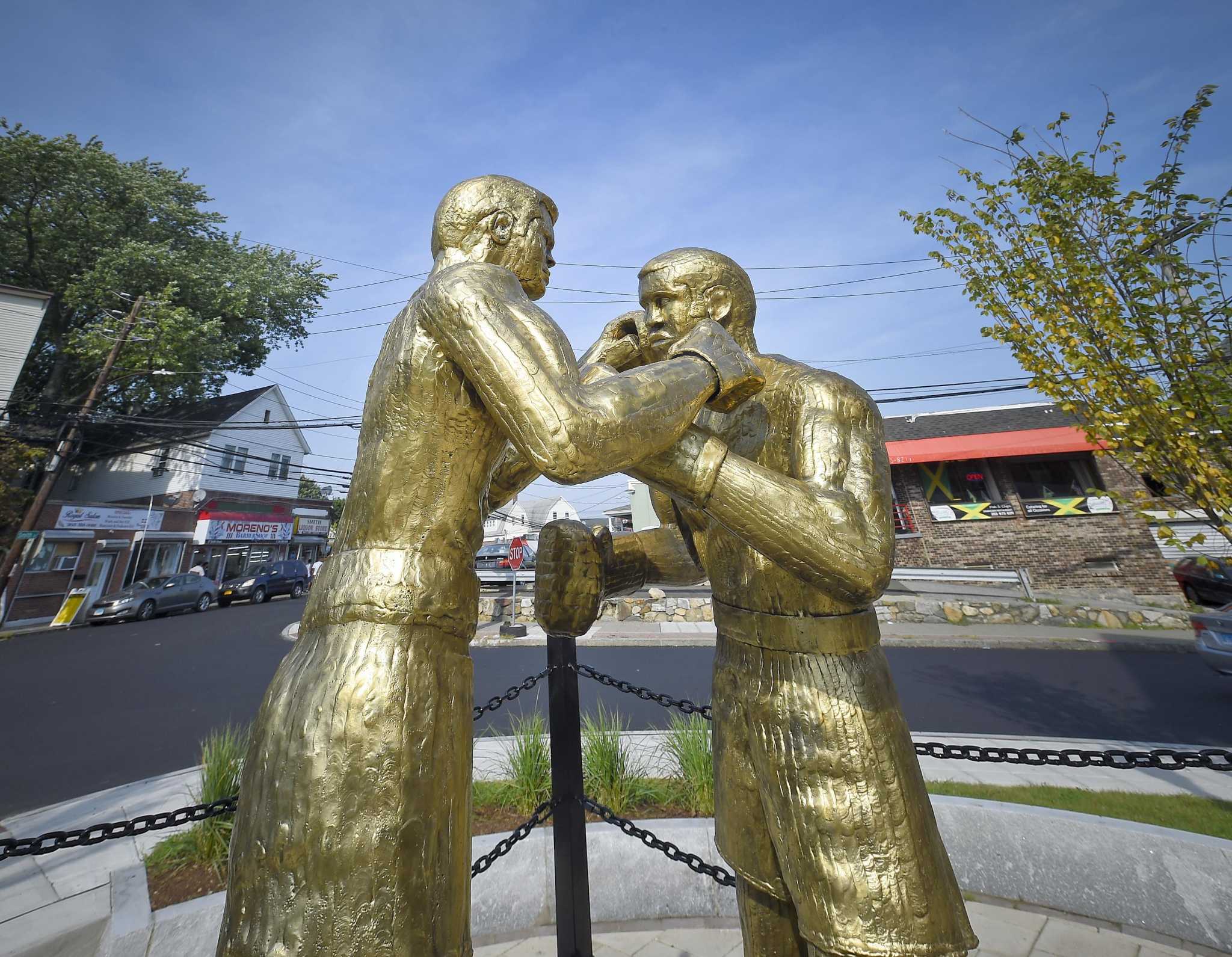 boxer welcome statue