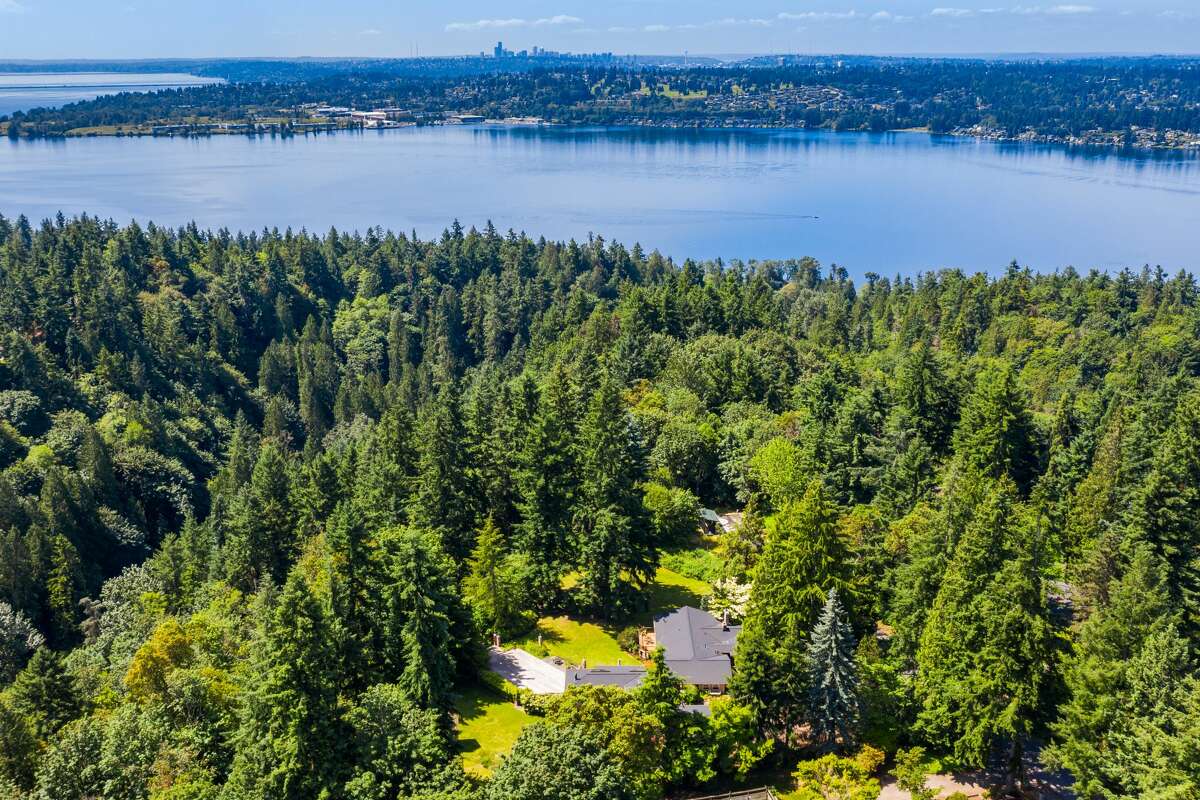Kirkland property with ballroom is 2 acres, one of a kind