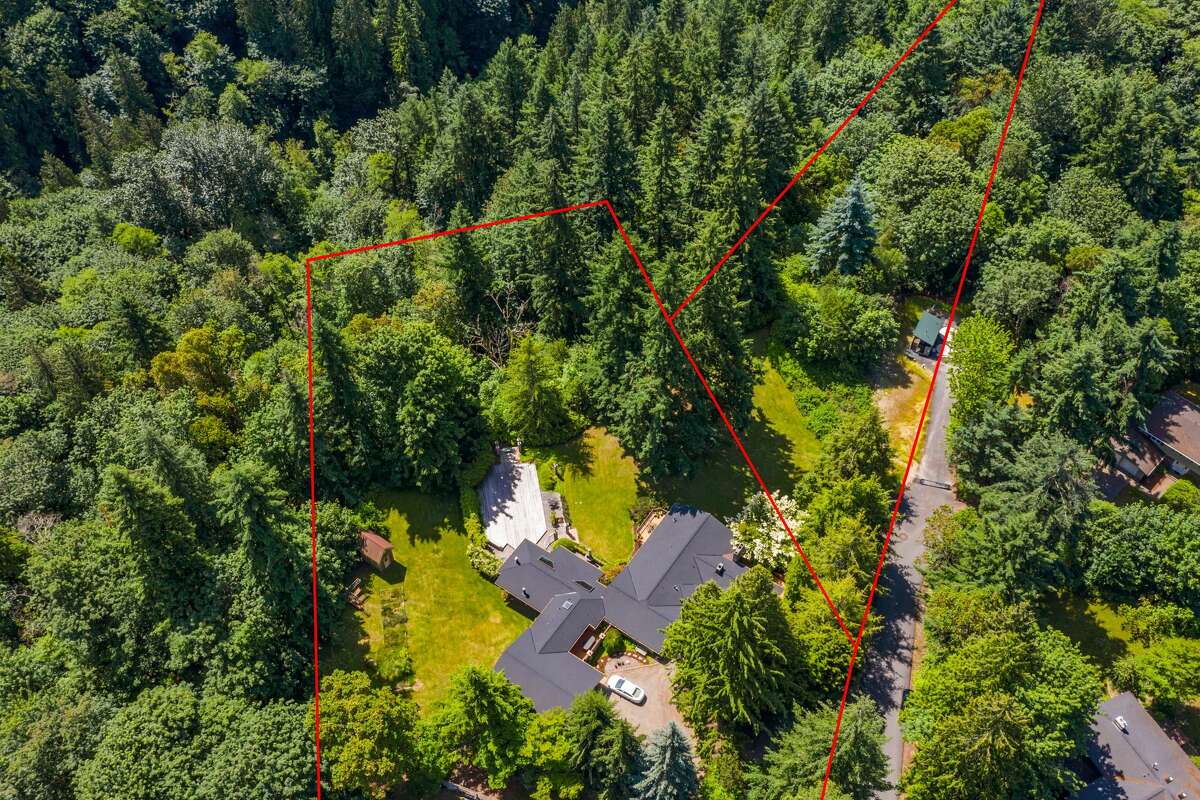 Kirkland property with ballroom is 2 acres, one of a kind