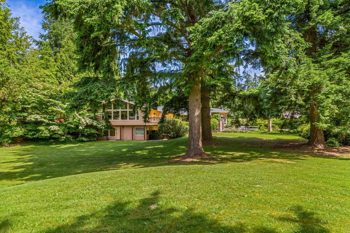 Kirkland property with ballroom is 2 acres, one of a kind