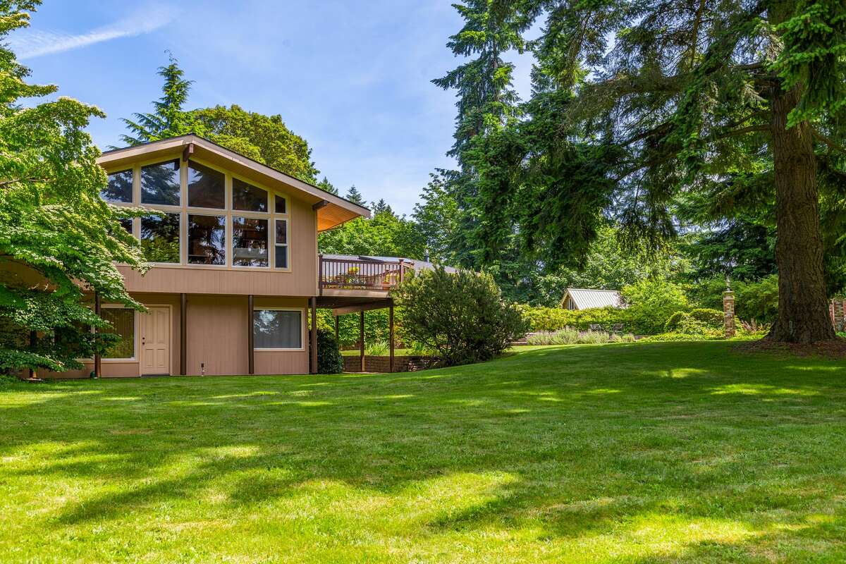 Kirkland property with ballroom is 2 acres, one of a kind