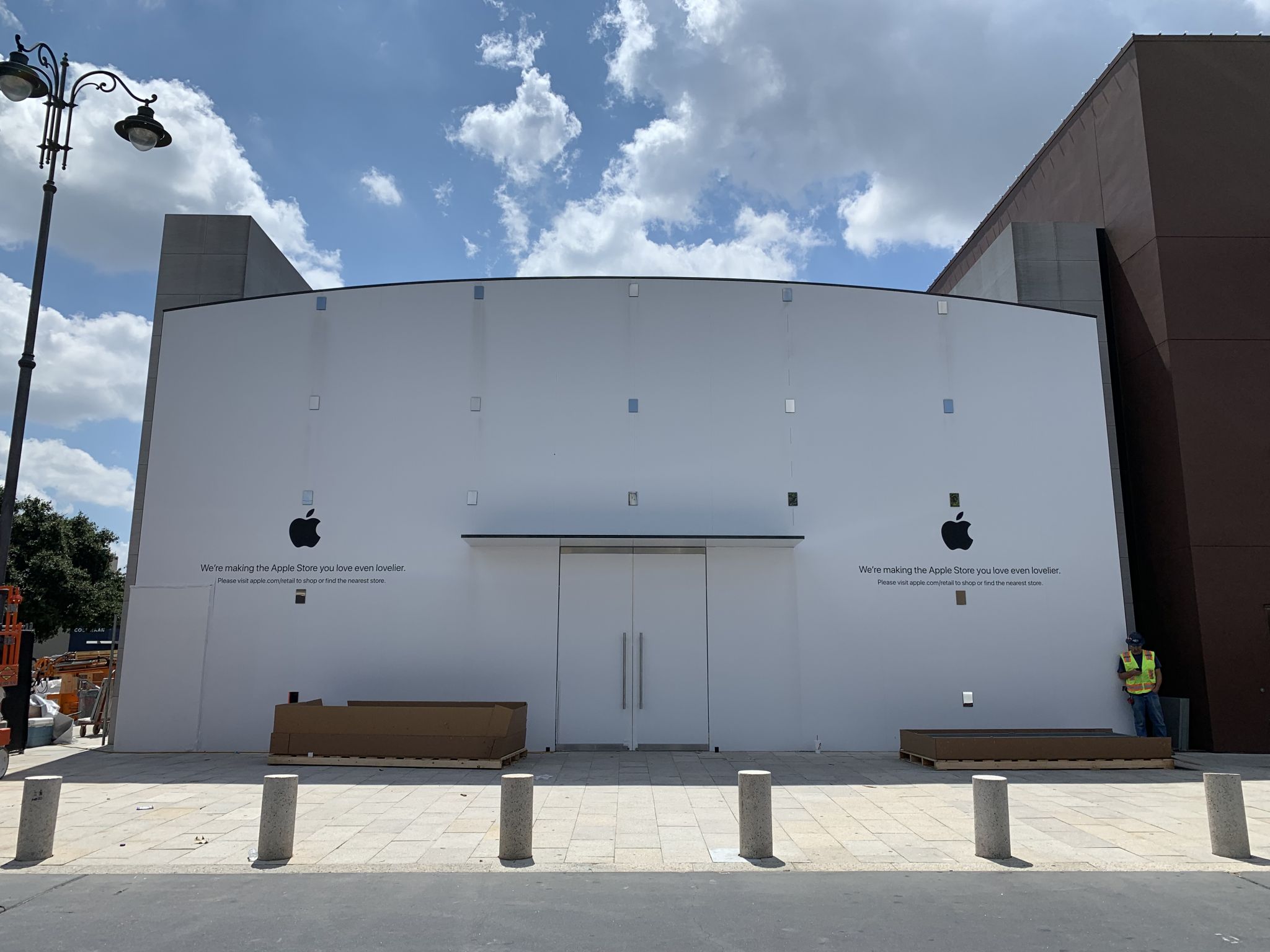 The Apple Store at Highland Village, in Houston, Texas.