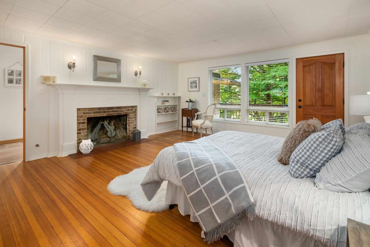 Kirkland property with ballroom is 2 acres, one of a kind