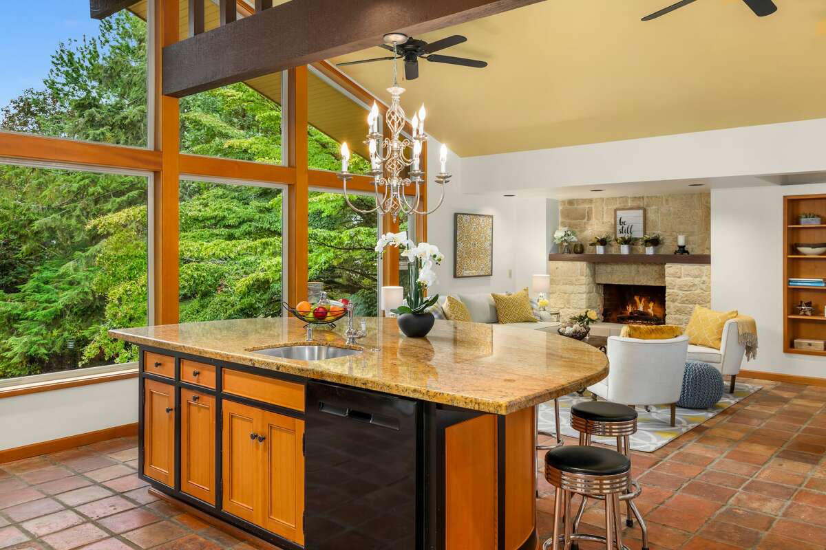 Kirkland property with ballroom is 2 acres, one of a kind