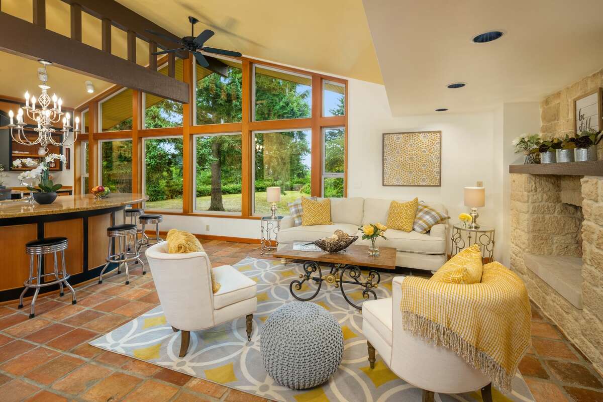 Kirkland property with ballroom is 2 acres, one of a kind