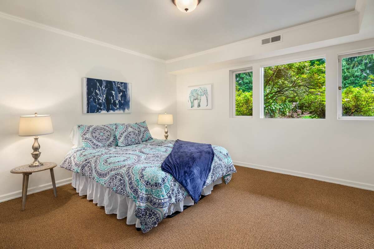 Kirkland property with ballroom is 2 acres, one of a kind