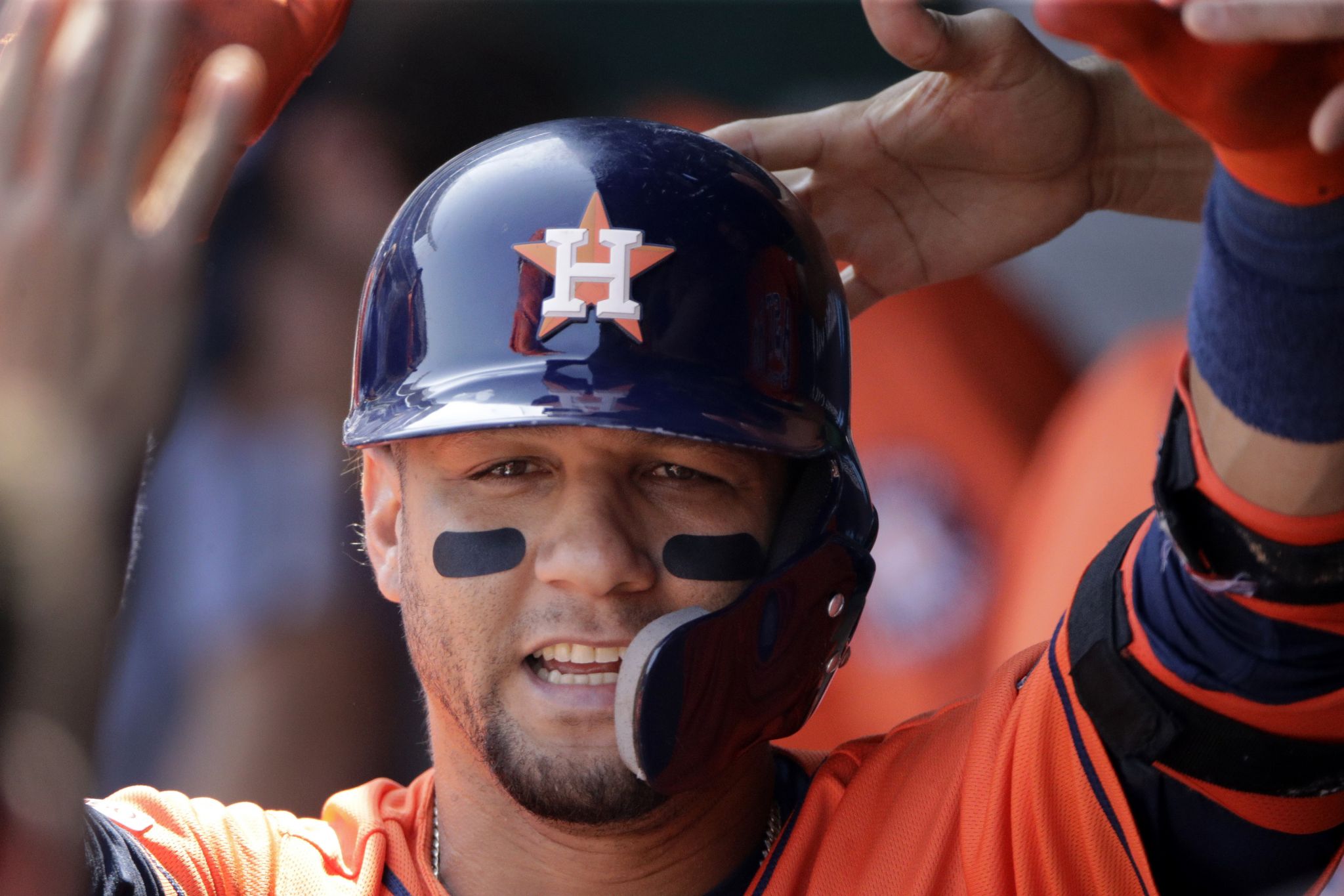 Seattle Mariners third baseman Abraham Toro, left, gets the ball to late as  Houston Astros runner Kyle Tucker (30) safely steals second base during the  eighth inning of a baseball game Monday