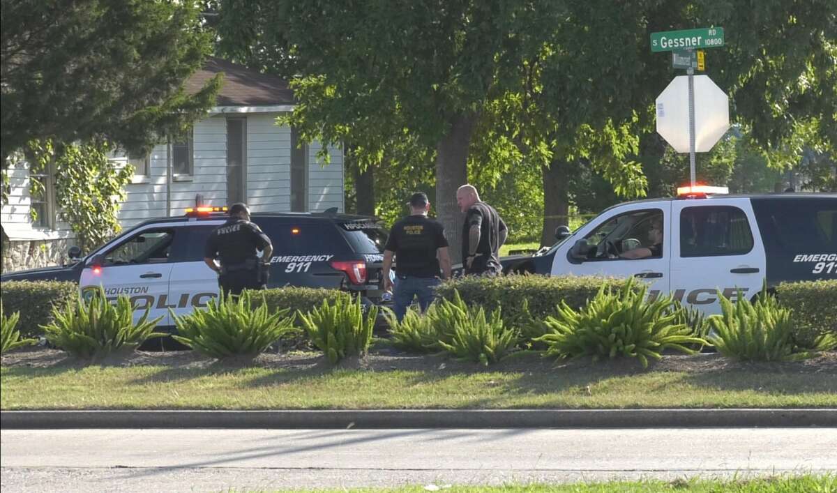 Houston police say officer kills armed man outside elementary school