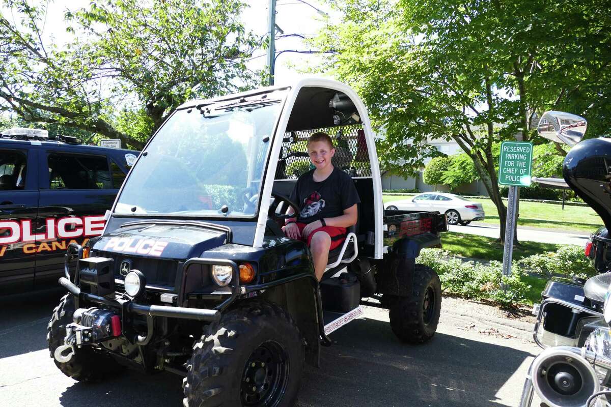 New Canaan EMS lets kids try the driver’s seat