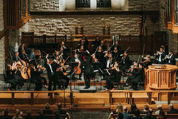 Conductor Mei-Ann Chen with the River Oaks Chamber Orchestra
