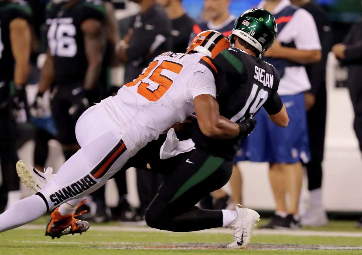 EAST RUTHERFORD, NEW JERSEY - SEPTEMBER 16: Myles Garrett #95 of the Cleveland Browns tackles Trevor Siemian #19 of the New York Jets in the second quarter at MetLife Stadium on September 16, 2019 in East Rutherford, New Jersey.Trevor Siemian was helped off the field due to injury on the play. (Photo by Elsa/Getty Images)