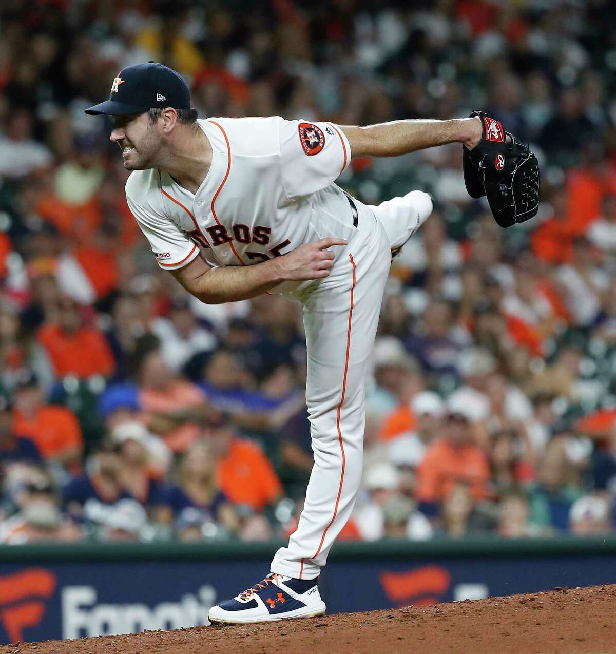 Astros' Justin Verlander gets home run support in win over Rangers