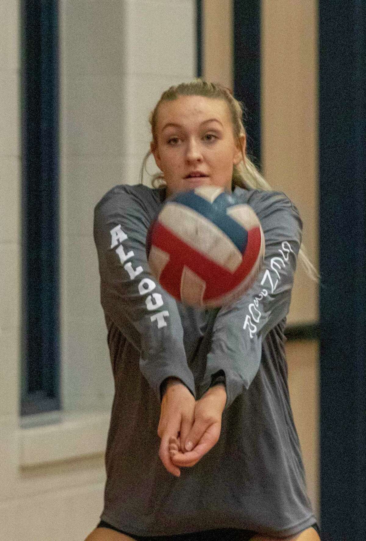 Oak Ridge senior Emma Smith (17) warms up before a district 15-6A volleyball match at Oak Ridge High School in Oak Ridge North.