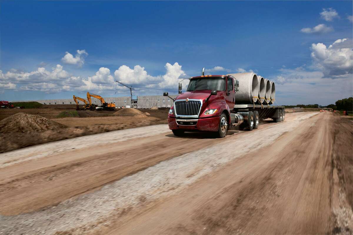 Truck maker Navistar International Corp. is planning to build a plant in the Mitchell Lake area in south San Antonio, according to people familiar with the matter.