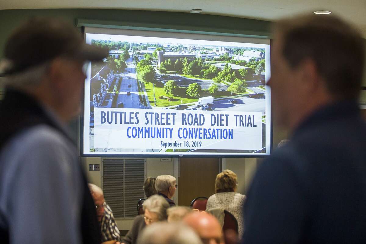 Community members gather for a town hall meeting to discuss the Buttles Street road diet trial Wednesday, Sept. 18, 2019 at Memorial Presbyterian Church in Midland. (Katy Kildee/kkildee@mdn.net)