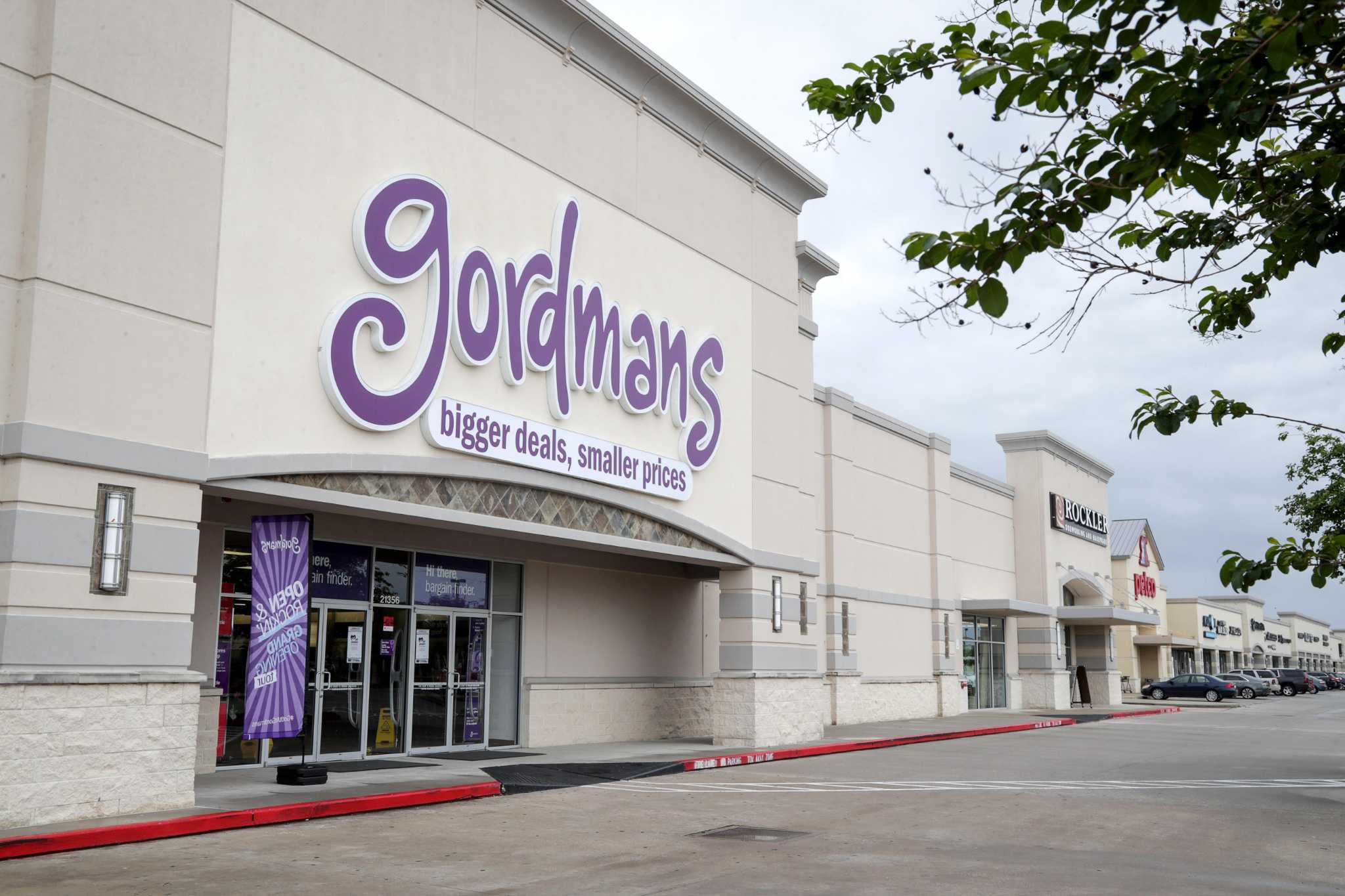 Shares of Stage Stores plunge amid bankruptcy speculation