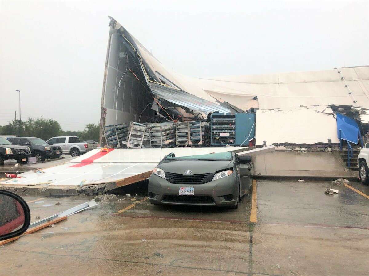 Post office building collapses in North Harris County